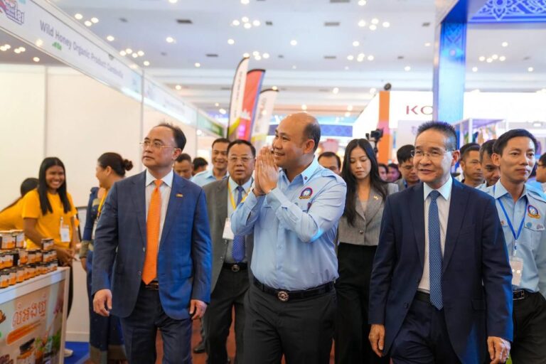 ពិធីបើកជាផ្លូវការកម្មវិធីពិព័រណ៍ផលិតផលខ្មែរក្រោមប្រធានបទ «ខ្មែរធ្វើបាន៖ ចូលរួម ជំរុញ គាំទ្រ ផលិតផលក្នុងស្រុក»!