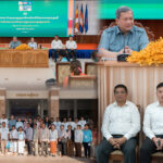 សម្ដេចមហាបវរធិបតី ហ៊ុន ម៉ាណែត និងលោកជំទាវបណ្ឌិត ពេជ ចន្ទមុន្នី អញ្ជើញជួបសំណេះសំណាល ព្រមទាំងសាកសួរសុខទុក្ខគ្រួសារវីរកងទ័ពពលី វីរកងរាជអាវុធហត្ថពលី និងវីរនគរបាលពលីចំនួន ១៨គ្រួសាររបស់ខេត្តឧត្តរមានជ័យ