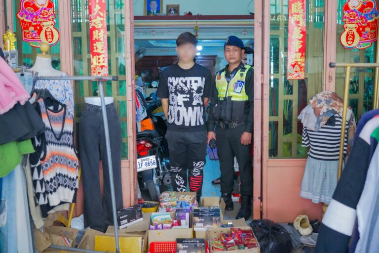 ឧបករណ៍អេឡិចត្រូនិកសម្រាប់ជក់សារធាតុគីមី ជាង ១៣០០គ្រឿង ត្រូវបានអាវុធហត្ថរាជធានីភ្នំពេញបង្ក្រាប ក្នុងខណ្ឌមានជ័យ!