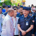 ឧត្តមសេនីយ៍ឯក រ័ត្ន ស្រ៊ាង អញ្ជើញចុះត្រួតពិនិត្យ និងលើកទឹកចិត្តកម្លាំងក្រោមឱវាទ ដែលកំពុងមមាញឹកបំពេញបេសកកម្មការពារ សុវត្ថិភាព ក្នុងព្រឹត្តិការណ៍ នគរសង្ក្រាន្ត រាជធានីភ្នំពេញ!