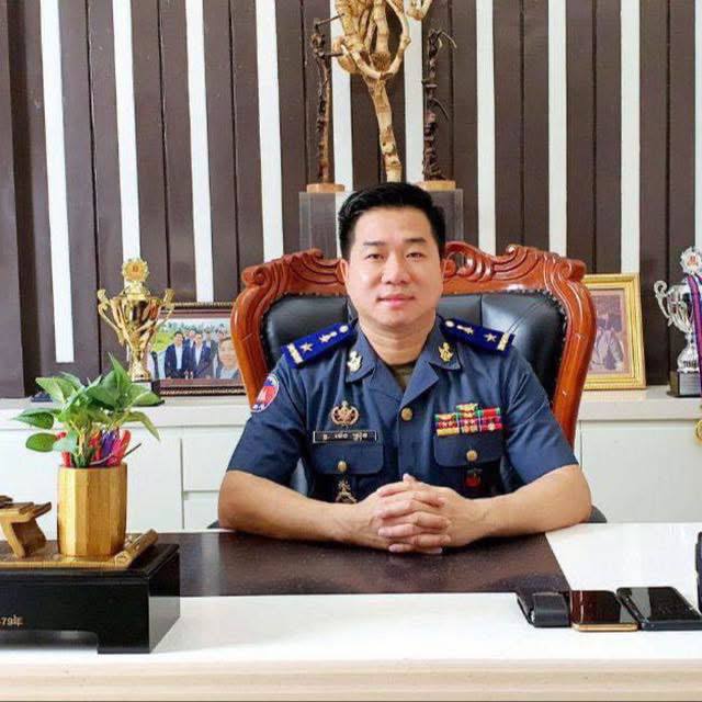 លោកឧត្តមសេនីយ៍ត្រី ម៉េង ស្រ៊ុន ព្រមទាំងកងកម្លាំងនៃកងរាជអាវុធហត្ថទាំងមូល ក្រាបបង្គំទូលថ្វាយព្រះពរ ព្រះករុណា ព្រះបាទសម្តេចព្រះបរមនាថ នរោត្តម សីហមុនី ព្រះមហាក្សត្រ