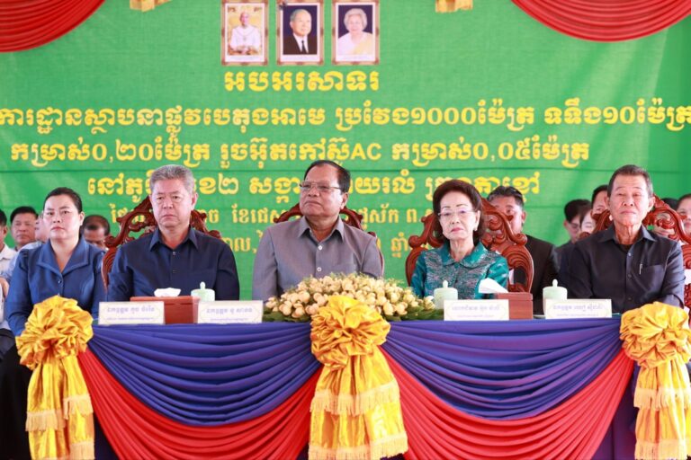 ផ្លូវបេតុងអាមេ ១ខ្សែ ប្រវែង ១០០០ម៉ែត្រ នៅភូមិលេខ២ សង្កាត់ស្វាយរលំ ក្រុងតាខ្មៅ ត្រូវបានបើកការដ្ឋានសាងសង់