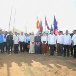 លោកឧត្តមសេនីយ៍ត្រី សៀ ទីន​ មេបញ្ជាការ កងរាជអាវុធហត្ថខេត្តសៀមរាប ចាត់តាំង​ក្រុមការងារ ចូលរួម និងនាំយកគ្រឿងឧបភោគ បរិភោគ ព្រមទាំងថវិកា ឧបត្ថម្ភក្នុងកម្មវិធី ពិធីបុណ្យឆ្លងសាលាឆទាន និងស្ពានមាត់ទន្លេ!