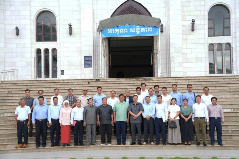 ក្រសួងរៀបចំដែនដី នគរូបនីយកម្ម និងសំណង់ ថ្នាក់ដឹកនាំសហគមន៍ឥស្លាមនៅកម្ពុជា ក្រុមហ៊ុនស៊ូកាកូអ៊ីន និងសណ្ឋាគារភ្នំពេញ បានឯកភាពគ្នាលើការបើកតម្រាយផ្លូវពីផ្លូវR4 តភ្ជាប់ពីតំបន់បឹងកក់ មកមហាវិថីព្រះមុនីវង្សដើម្បីសម្រួលដល់ចរាចរណ៍ និងកាត់បន្ថយការកកស្ទះ