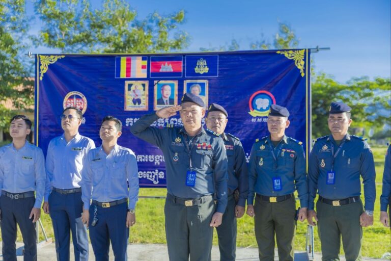 លោក​ឧត្តម​សេនីយ៍​ត្រី​​​ ម៉េ​ង​​​ ស្រ៊ុន​​​ មេបញ្ជាការ​​ បានបន្តដាក់បទបញ្ជាឲ្យកម្លាំងជំនាញកងរាជអាវុធហត្ថខេត្តកំពង់ស្ពឺ​​ ចុះ​ផ្សព្វផ្សាយលើកកម្ពស់ការអប់រំ ដើម្បីសហគមន៍គ្មានគ្រឿងញៀន(បារីអេឡិចត្រូនិច)ក្មេងទំនើង​ និងលេខទូរស័ព្ទអន្តរាគមន៏សង្គ្រោះបន្ទាន់​​ Hotline1292 នៅវិទ្យាល័យ​បន្ទាយ​ប្រណាំង​ ក្នុងភូមិសាស្ត្រស្រុកស្រុកឱរ៉ាល់…