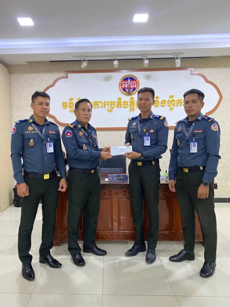 ក្រុមការងារ អាវុធហត្ថរាជធានីភ្នំពេញ នាំយកអំណោយឧបត្ថម្ភដល់គ្រួសារសមាជិក ដែលមានប្រពន្ធទើបសម្រាលកូន!