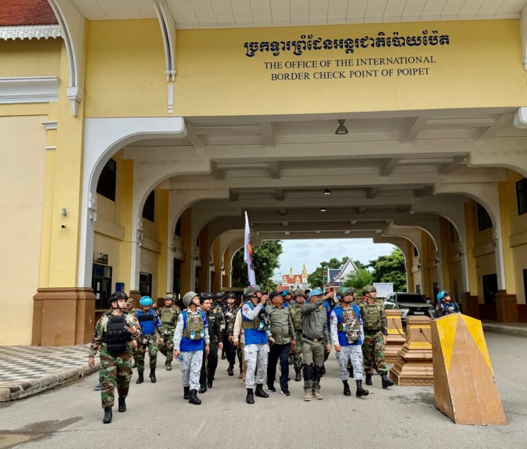 ក្រុមអ្នកសង្កេតការណ៍អាស៊ាន ចុះពិនិត្យស្ថានភាពតាមព្រំដែនកម្ពុជា-ថៃ នៅប៉ោយប៉ែត ក្រោយបទឈប់បាញ់ចូលជាធរមាន