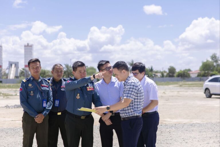 លោកឧត្តមសេនីយ៍ត្រី ម៉េង ស្រ៊ុន អញ្ជើញទទួលជួបសំណេះសំណាលជាមួយលោក ថៀវ វ៉ាន់ណាម នាយកសាខា Metfone ខេត្តកំពង់ស្ពឺ និង រួមដំណើរចុះត្រួតពិនិត្យវឌ្ឍនភាពការសាងសង់អគារសេនាធិការដ្ឋានកងរាជអាវុធហត្ថខេត្តកំពង់ស្ពឺថ្មី